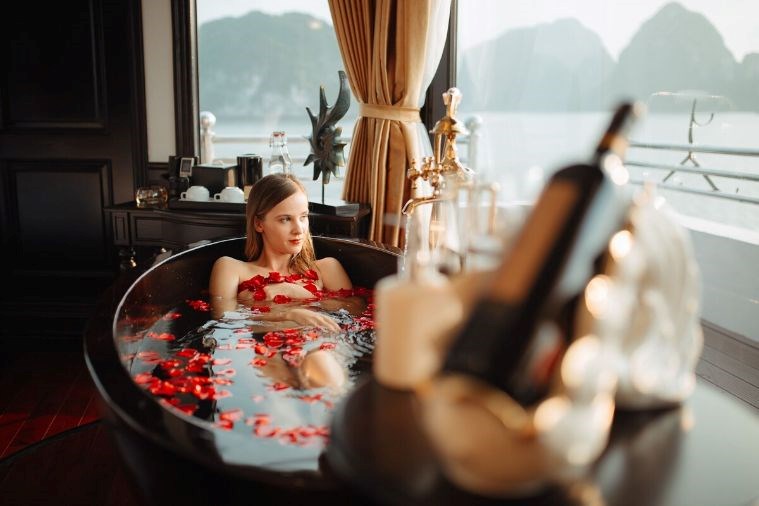 Royal Halong Suite Single - 2 ngày 1 đêm